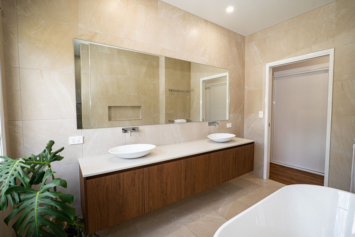 2018751434 21 1 230906 051827 w1200 h800