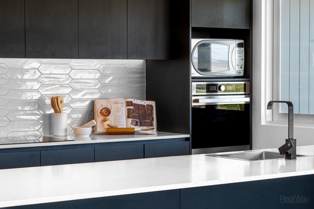 2018751434 5 1 230906 051827 w1200 h800